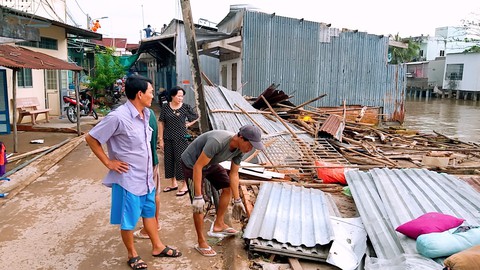 Đang xem truyền hình, một phụ nữ bị nhà sập đè chết - Ảnh 1. Đang xem truyền hình, một phụ nữ bị nhà sập đè chết - Ảnh 1.