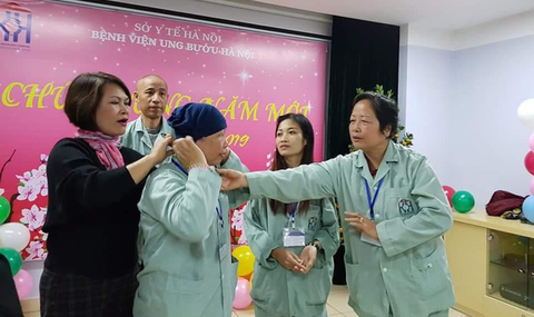 Hành trình chiến thắng ung thư của người phụ nữ cụt một chân - Ảnh 1. Hành trình chiến thắng ung thư của người phụ nữ cụt một chân - Ảnh 1.