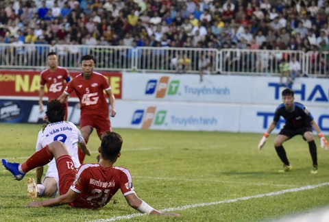 Sân Pleiku: Viettel thắng Hoàng Anh Gia Lai trong trận cầu tranh cãi về trọng tài - Ảnh 2. Sân Pleiku: Viettel thắng Hoàng Anh Gia Lai trong trận cầu tranh cãi về trọng tài - Ảnh 2.