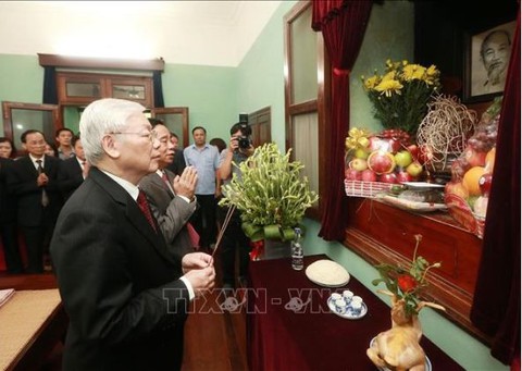 Tổng bí thư, Chủ tịch nước Nguyễn Phú Trọng dâng hương tưởng niệm Chủ tịch Hồ Chí Minh - Ảnh 1. Tổng bí thư, Chủ tịch nước Nguyễn Phú Trọng dâng hương tưởng niệm Chủ tịch Hồ Chí Minh - Ảnh 1.