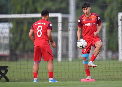 Bầu Hiển: Văn Hậu sẽ về nước tham dự SEA Games 30 - Ảnh 1. Bầu Hiển: Văn Hậu sẽ về nước tham dự SEA Games 30 - Ảnh 1.