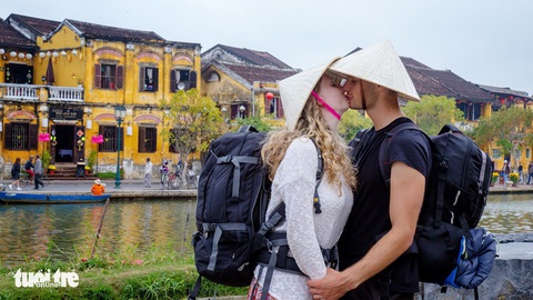 Người dân sống khỏe với du lịch - Ảnh 1. Người dân sống khỏe với du lịch - Ảnh 1.