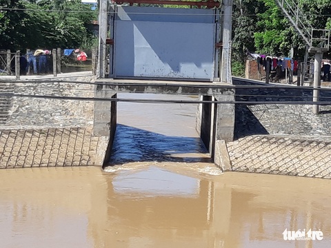 Lũ rón rén về nhờ mưa bão, cá tôm rất ít - Ảnh 7. Lũ rón rén về nhờ mưa bão, cá tôm rất ít - Ảnh 7.
