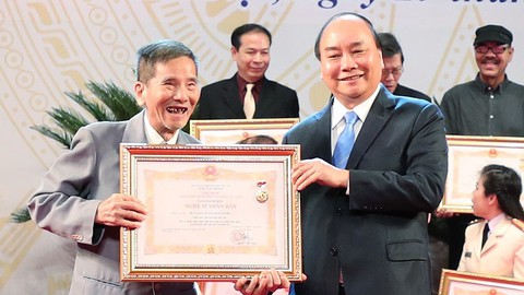 Nghệ sĩ Trần Hạnh - Người Hà Nội hào hoa gắn với vai nông dân khắc khổ - Ảnh 1. Nghệ sĩ Trần Hạnh - Người Hà Nội hào hoa gắn với vai nông dân khắc khổ - Ảnh 1.