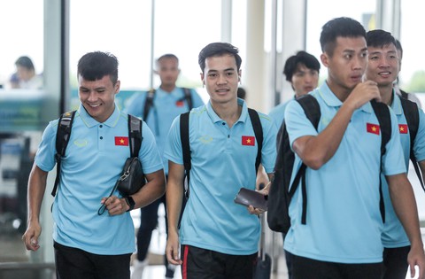 Tuyển thủ Việt Nam tự tin trong ngày sang Thái Lan thi đấu - Ảnh 4. Tuyển thủ Việt Nam tự tin trong ngày sang Thái Lan thi đấu - Ảnh 4.