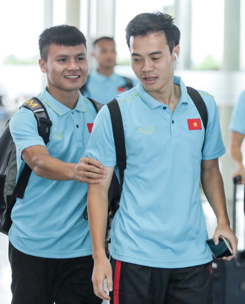 Tuyển thủ Việt Nam tự tin trong ngày sang Thái Lan thi đấu - Ảnh 5. Tuyển thủ Việt Nam tự tin trong ngày sang Thái Lan thi đấu - Ảnh 5.