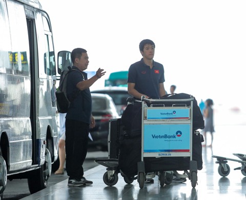 Tuyển thủ Việt Nam tự tin trong ngày sang Thái Lan thi đấu - Ảnh 1. Tuyển thủ Việt Nam tự tin trong ngày sang Thái Lan thi đấu - Ảnh 1.