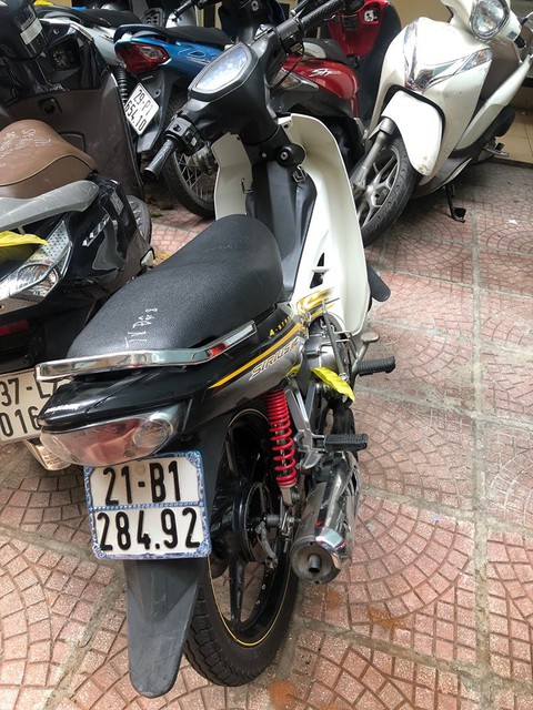 Bắt thanh niên dùng dao tấn công, cướp hàng loạt xe ôm - Ảnh 3. Bắt thanh niên dùng dao tấn công, cướp hàng loạt xe ôm - Ảnh 3.