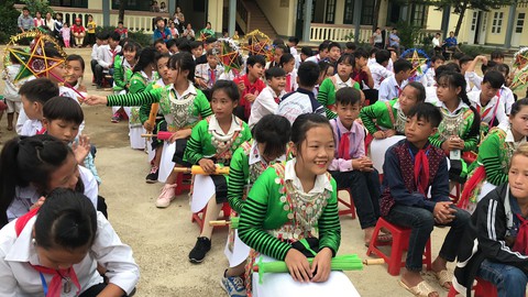Đem Tết Trung thu đến sớm cho trẻ em vùng lũ Mường Lát - Ảnh 4. Đem Tết Trung thu đến sớm cho trẻ em vùng lũ Mường Lát - Ảnh 4.