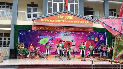 Đem Tết Trung thu đến sớm cho trẻ em vùng lũ Mường Lát - Ảnh 5. Đem Tết Trung thu đến sớm cho trẻ em vùng lũ Mường Lát - Ảnh 5.