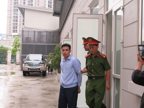 Kẻ đánh gãy tay, xâm hại bé gái 9 tuổi lĩnh án chung thân - Ảnh 1. Kẻ đánh gãy tay, xâm hại bé gái 9 tuổi lĩnh án chung thân - Ảnh 1.