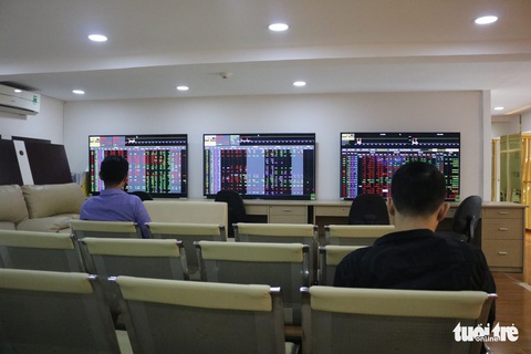 8 tháng đầu năm, đầu tư vàng lời hơn cổ phiếu, trái phiếu - Ảnh 1. 8 tháng đầu năm, đầu tư vàng lời hơn cổ phiếu, trái phiếu - Ảnh 1.