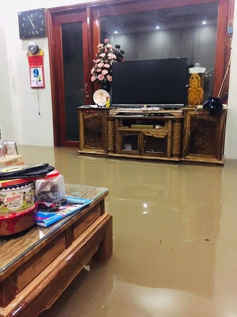 Hàng loạt ôtô ngâm trong biển nước ở Thái Nguyên - Ảnh 11. Hàng loạt ôtô ngâm trong biển nước ở Thái Nguyên - Ảnh 11.