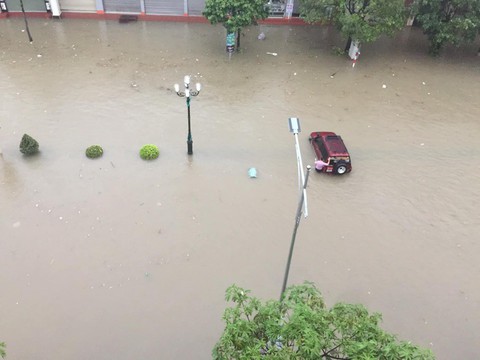 Hàng loạt ôtô ngâm trong biển nước ở Thái Nguyên - Ảnh 9. Hàng loạt ôtô ngâm trong biển nước ở Thái Nguyên - Ảnh 9.