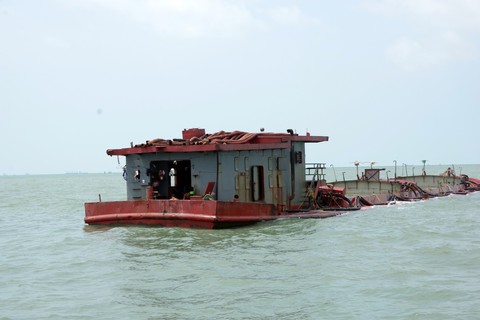 Tạm giữ 12 tàu chở cát chưa rõ nguồn gốc trên biển Vũng Tàu - Ảnh 1. Tạm giữ 12 tàu chở cát chưa rõ nguồn gốc trên biển Vũng Tàu - Ảnh 1.