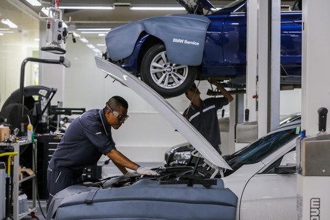 Khách hàng BMW sẽ được chuyên gia từ Anh tư vấn chăm sóc xe - Ảnh 1. Khách hàng BMW sẽ được chuyên gia từ Anh tư vấn chăm sóc xe - Ảnh 1.