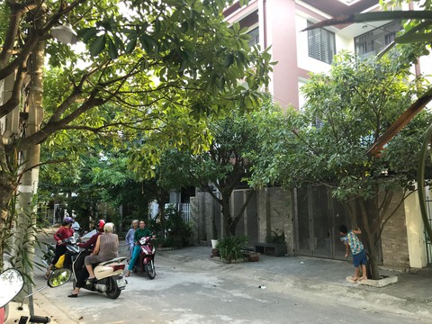 Vỡ nợ cả trăm tỉ ở Đà Nẵng, nhà con nợ bị bao vây - Ảnh 1. Vỡ nợ cả trăm tỉ ở Đà Nẵng, nhà con nợ bị bao vây - Ảnh 1.