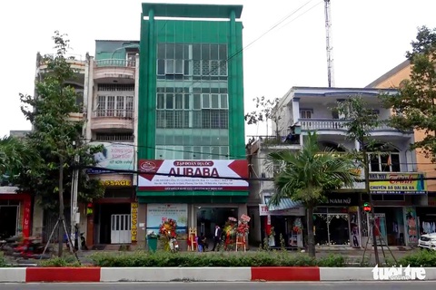 Xử phạt công ty trưng biển hiệu sai phép liên quan địa ốc Alibaba - Ảnh 1. Xử phạt công ty trưng biển hiệu sai phép liên quan địa ốc Alibaba - Ảnh 1.