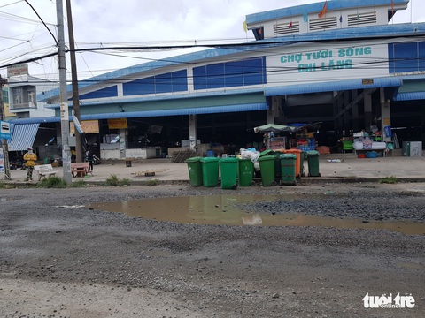 Đường về nóc nhà miền Tây vừa giăng dây, vừa lổn nhổn ổ voi - Ảnh 3. Đường về nóc nhà miền Tây vừa giăng dây, vừa lổn nhổn ổ voi - Ảnh 3.