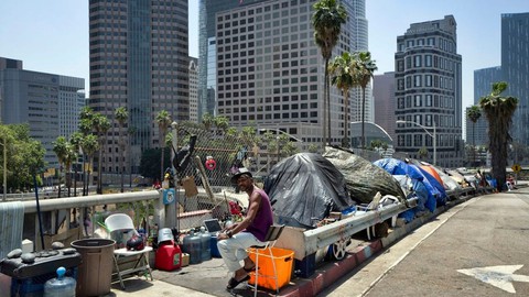 Ông Trump quyết dọn dẹp người vô gia cư ở California - Ảnh 1. Ông Trump quyết dọn dẹp người vô gia cư ở California - Ảnh 1.