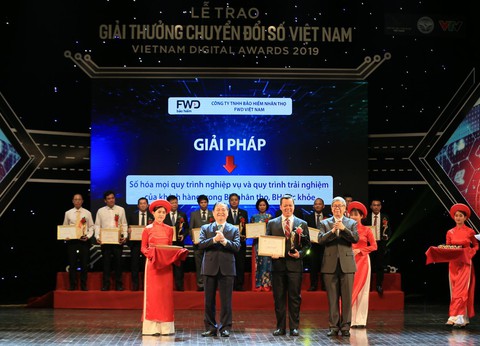 FWD nhận giải thưởng Doanh nghiệp chuyển đổi số xuất sắc 2019 - Ảnh 2. FWD nhận giải thưởng Doanh nghiệp chuyển đổi số xuất sắc 2019 - Ảnh 2.