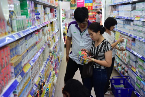 Siêu thị Co.opmart giảm giá gần 200 mặt hàng sữa - Ảnh 2. Siêu thị Co.opmart giảm giá gần 200 mặt hàng sữa - Ảnh 2.