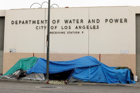 Ông Trump quyết dọn dẹp người vô gia cư ở California - Ảnh 2. Ông Trump quyết dọn dẹp người vô gia cư ở California - Ảnh 2.
