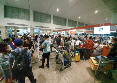 Niêm yết giá vé máy bay thế nào là đúng luật, tăng cạnh tranh? - Ảnh 1. Niêm yết giá vé máy bay thế nào là đúng luật, tăng cạnh tranh? - Ảnh 1.