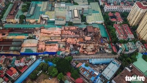 Cận cảnh gấp rút dọn dẹp nhà kho Rạng Đông trước khi tẩy độc - Ảnh 9. Cận cảnh gấp rút dọn dẹp nhà kho Rạng Đông trước khi tẩy độc - Ảnh 9.