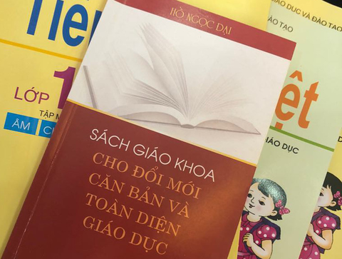 Giáo sư Hồ Ngọc Đại ra mắt sách về đổi mới giáo dục - Ảnh 1. Giáo sư Hồ Ngọc Đại ra mắt sách về đổi mới giáo dục - Ảnh 1.