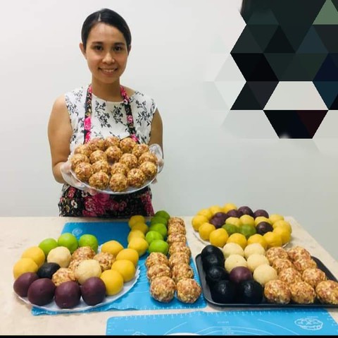 Người trẻ đam mê làm bánh trung thu handmade - Ảnh 1. Người trẻ đam mê làm bánh trung thu handmade - Ảnh 1.