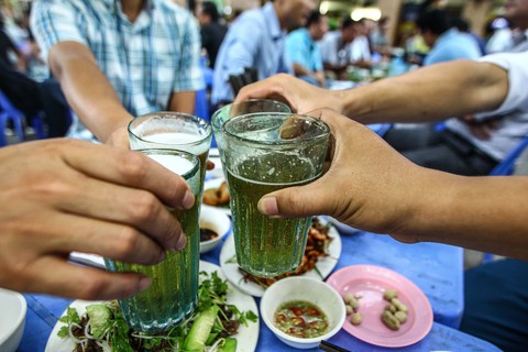 Không được uống rượu bia tại sân vận động, nhà thi đấu - Ảnh 1. Không được uống rượu bia tại sân vận động, nhà thi đấu - Ảnh 1.