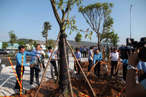 Bộ trưởng xuống hầm lò sâu 140m ‘thăm dò’ thợ mỏ về luật lao động - Ảnh 6. Bộ trưởng xuống hầm lò sâu 140m ‘thăm dò’ thợ mỏ về luật lao động - Ảnh 6.