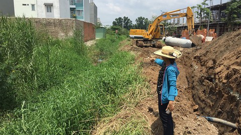 Lấp rạch thoát nước gây ngập khu dân cư - Ảnh 1. Lấp rạch thoát nước gây ngập khu dân cư - Ảnh 1.