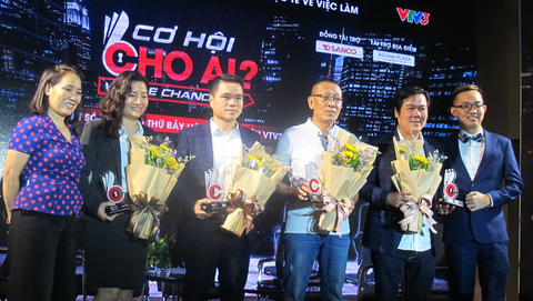 Nhớ kỷ niệm đi xin việc, nhà báo Lại Văn Sâm làm MC Cơ hội cho ai - Ảnh 3. Nhớ kỷ niệm đi xin việc, nhà báo Lại Văn Sâm làm MC Cơ hội cho ai - Ảnh 3.