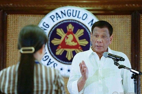 Cựu ngoại trưởng Philippines: Gìn giữ non sông quan trọng hơn hết - Ảnh 1. Cựu ngoại trưởng Philippines: Gìn giữ non sông quan trọng hơn hết - Ảnh 1.