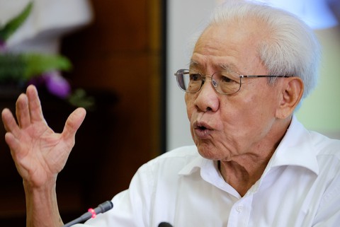 Giáo sư Hồ Ngọc Đại ra mắt sách về đổi mới giáo dục - Ảnh 2. Giáo sư Hồ Ngọc Đại ra mắt sách về đổi mới giáo dục - Ảnh 2.