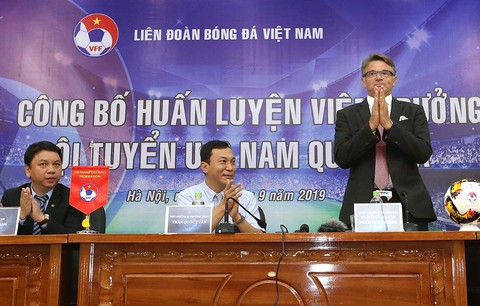 “Tôi sẽ điện cho các cầu thủ U18 từng thua Campuchia” - Ảnh 1. “Tôi sẽ điện cho các cầu thủ U18 từng thua Campuchia” - Ảnh 1.