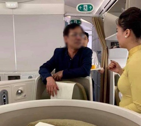 Phạt nhân viên an ninh hàng không xử lý chưa chuẩn vụ khách say sờ soạng phụ nữ - Ảnh 1. Phạt nhân viên an ninh hàng không xử lý chưa chuẩn vụ khách say sờ soạng phụ nữ - Ảnh 1.