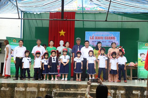 Chúng ta sống để giúp đỡ người khác! - Ảnh 3. Chúng ta sống để giúp đỡ người khác! - Ảnh 3.