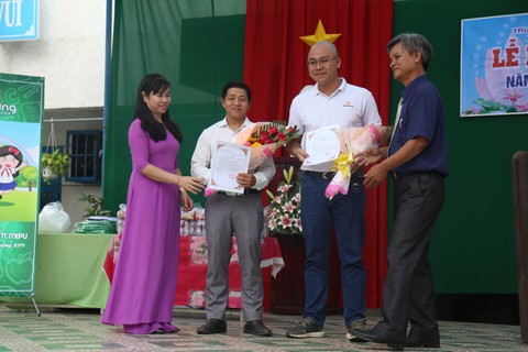 Chúng ta sống để giúp đỡ người khác! - Ảnh 4. Chúng ta sống để giúp đỡ người khác! - Ảnh 4.