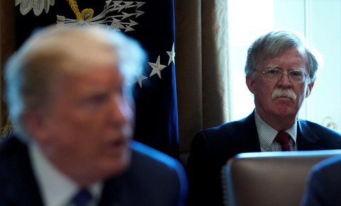 Ông Trump tố cố vấn Bolton là thảm họa - Ảnh 1. Ông Trump tố cố vấn Bolton là thảm họa - Ảnh 1.