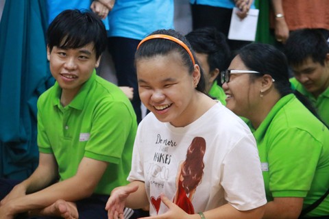 Các em nhỏ khiếm thị và đêm Trung thu đáng nhớ - Ảnh 8. Các em nhỏ khiếm thị và đêm Trung thu đáng nhớ - Ảnh 8.