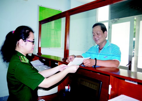 Biên phòng TP.HCM thực hiện thủ tục điện tử tại các cửa khẩu - Ảnh 1. Biên phòng TP.HCM thực hiện thủ tục điện tử tại các cửa khẩu - Ảnh 1.