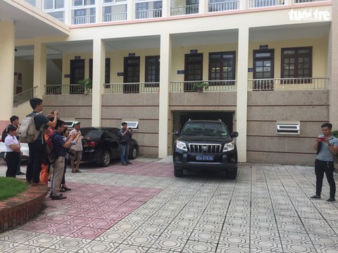 Gian lận thi cử tại Hòa Bình: Bị can khai đã nhận hơn 1 tỉ để sửa bài nâng điểm - Ảnh 2. Gian lận thi cử tại Hòa Bình: Bị can khai đã nhận hơn 1 tỉ để sửa bài nâng điểm - Ảnh 2.