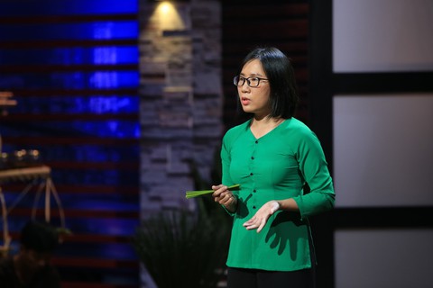 Shark Liên và Shark Bình tranh giành startup làm ống hút cỏ - Ảnh 1. Shark Liên và Shark Bình tranh giành startup làm ống hút cỏ - Ảnh 1.