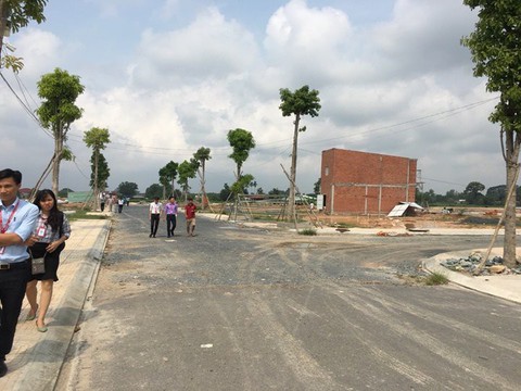 Lượng quan tâm bất động sản các tỉnh vùng ven TP.HCM tăng mạnh - Ảnh 1. Lượng quan tâm bất động sản các tỉnh vùng ven TP.HCM tăng mạnh - Ảnh 1.