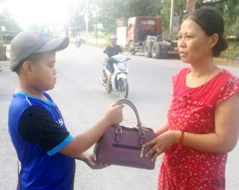 Học sinh lớp 7 nhặt được hơn 70 triệu đồng trả lại người mất - Ảnh 2. Học sinh lớp 7 nhặt được hơn 70 triệu đồng trả lại người mất - Ảnh 2.