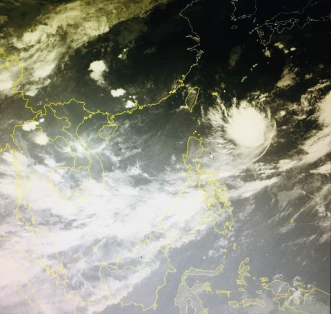 TP.HCM mưa to cả đêm, phía Nam gió giật, sóng biển cao 2-3m - Ảnh 1. TP.HCM mưa to cả đêm, phía Nam gió giật, sóng biển cao 2-3m - Ảnh 1.