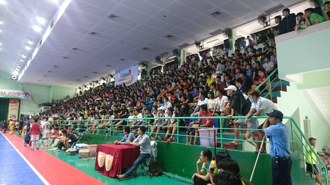 Cả ngàn khán giả xem trận đấu futsal giữa Thái Sơn Nam và Sahako - Ảnh 1. Cả ngàn khán giả xem trận đấu futsal giữa Thái Sơn Nam và Sahako - Ảnh 1.